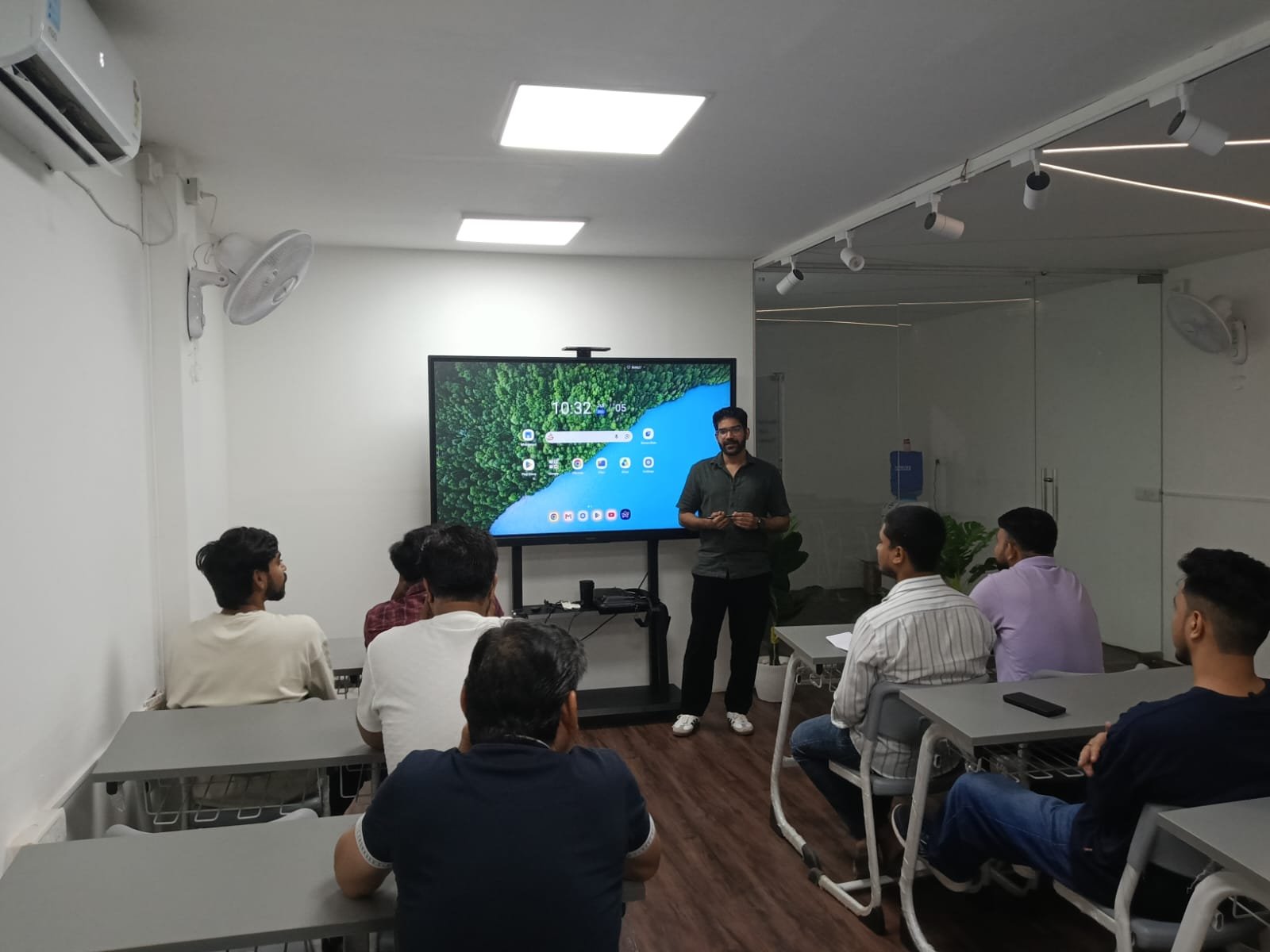 Wise Stock Research offline trading class in session